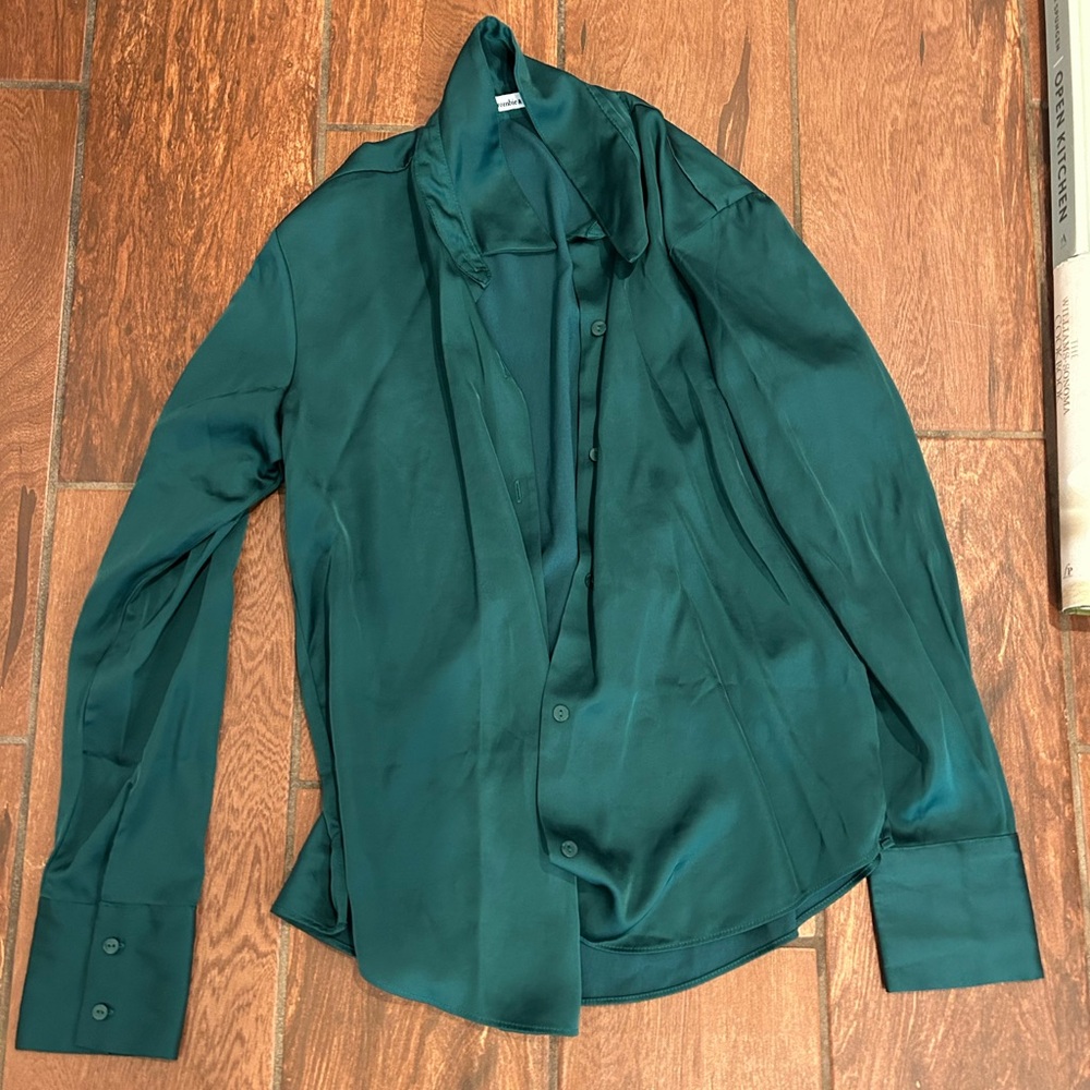 Abercrombie size S green satin button down top